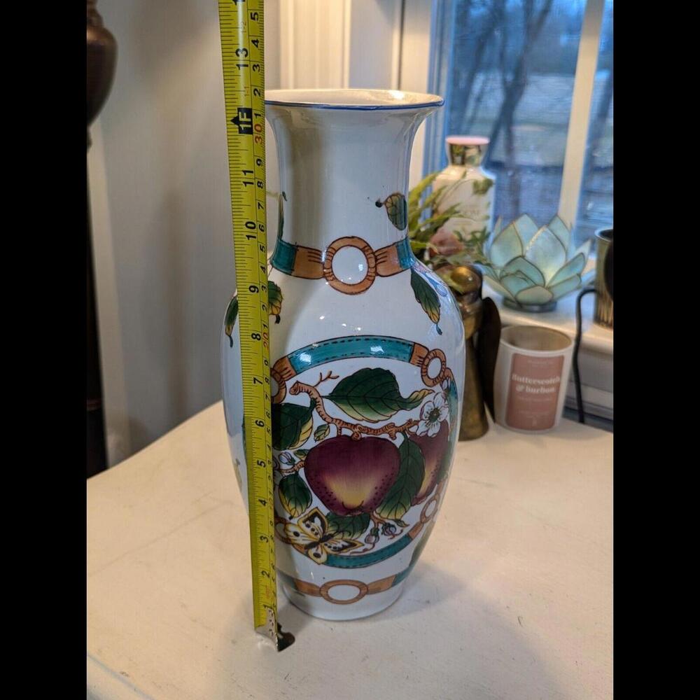 VINTAGE CHINESE PORCELAIN CERAMIC VASE APPLES AND BUTTERFLIES EXCELLENT... - Picture 6 of 7